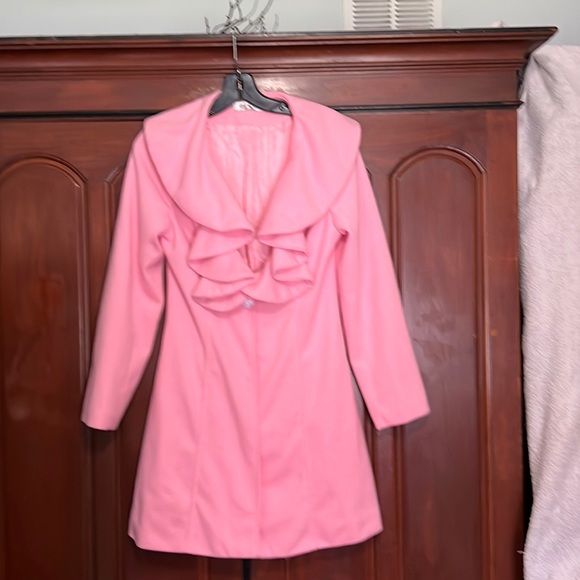 OZGZ Barbie Pink  Stylish Deep V Neck  Ruffle Flower Button Closure Size Large - Picture 2 of 9